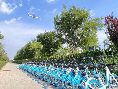 航站楼旁有了共享单车!大兴机场解决出行"最后一公里"问题