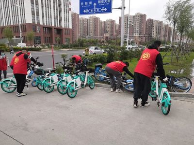 迎旅发盛会 树文明典范丨安全文明使用共享单车,志愿者在行动