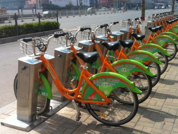 在共享单车强势来袭之时,其他城市纷纷减少政府运营的公共自行车服
